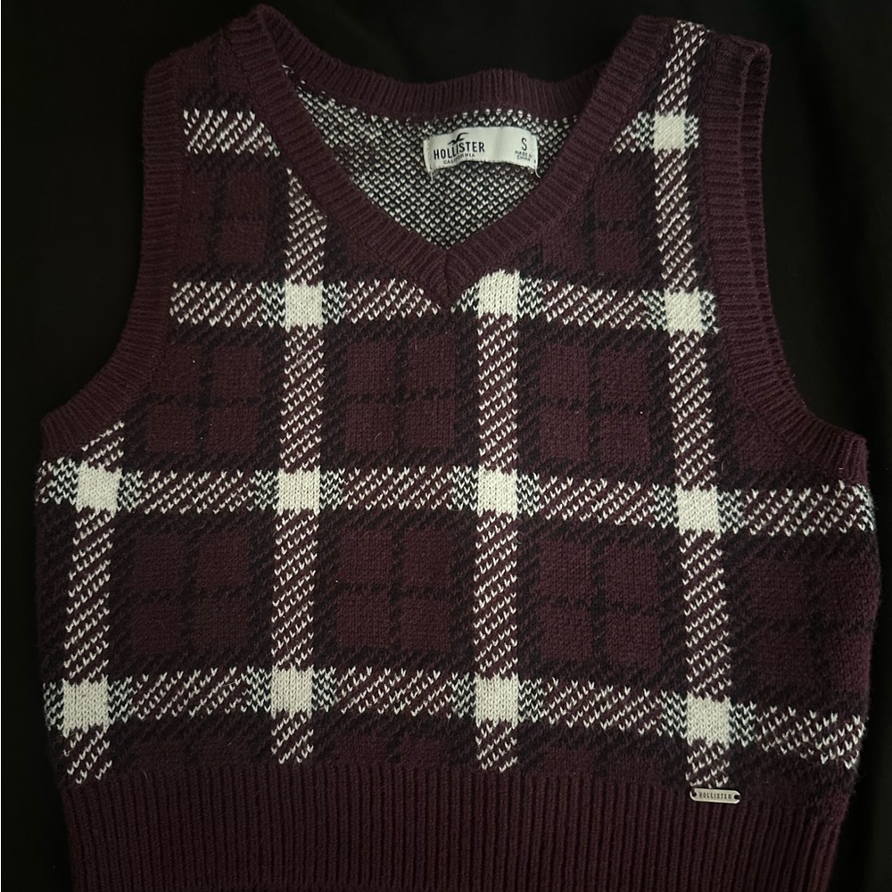 Hollister Plaid Burgundy/White/Black Knit Sweater Vest